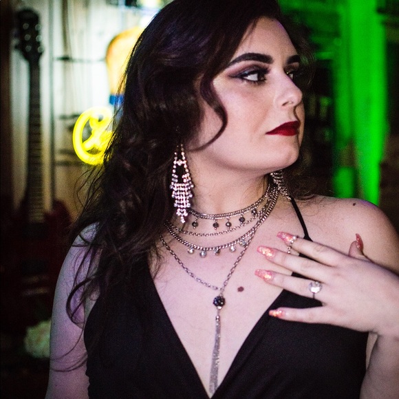 Meet Your Posher Raven 💕 - Picture 4 of 5